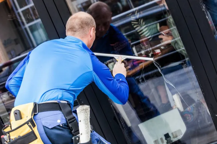 Entreprise nettoyage pour ménage de printemps intensif dans villa, Lille, Madame Propreté